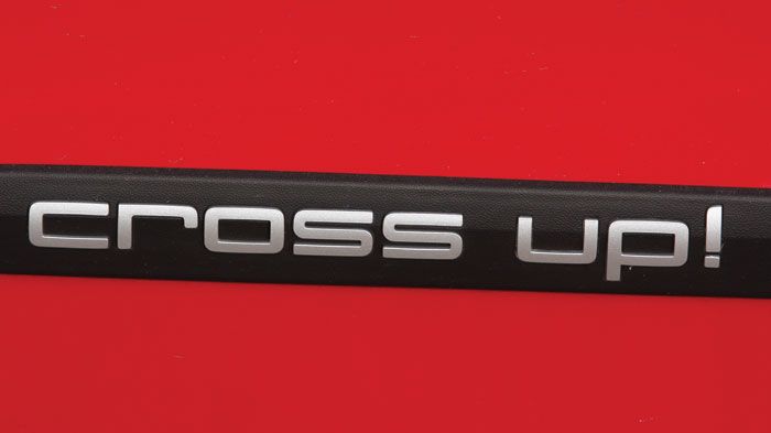 Στο αισθητικό κομμάτι, το VW cross up! είναι αυτό που δείχνει περισσότερο τη διαφορετικότητά του έναντι των απλών εκδόσεων του up!